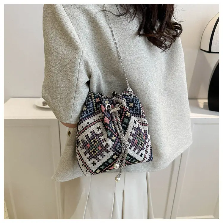 Women's Pearl Chain Crossbody Bag 2025 New Ethnic Style — feature 11