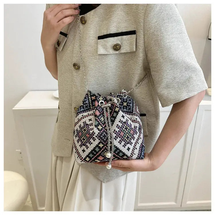 Women's Pearl Chain Crossbody Bag 2025 New Ethnic Style — feature 12