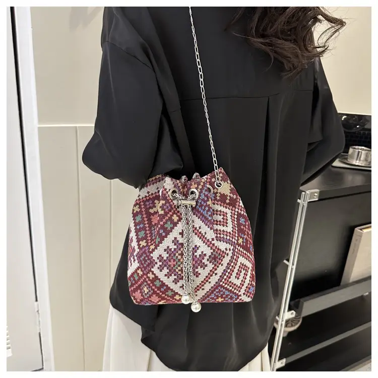 Women's Pearl Chain Crossbody Bag 2025 New Ethnic Style — feature 14