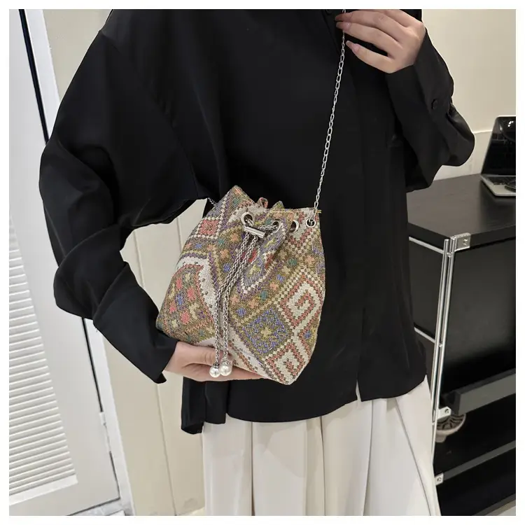 Women's Pearl Chain Crossbody Bag 2025 New Ethnic Style — feature 18