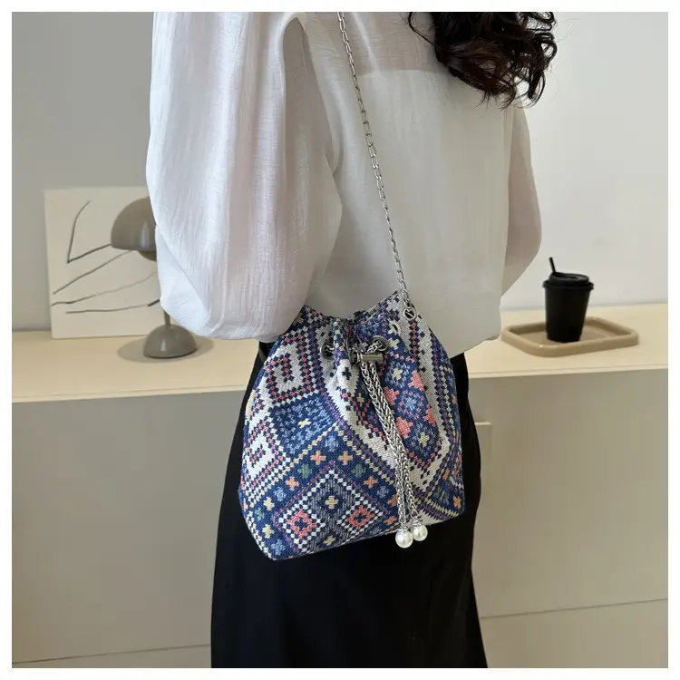 Women's Pearl Chain Crossbody Bag 2025 New Ethnic Style — feature 7