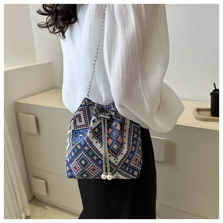 Women's Pearl Chain Crossbody Bag 2025 New Ethnic Style — feature 8