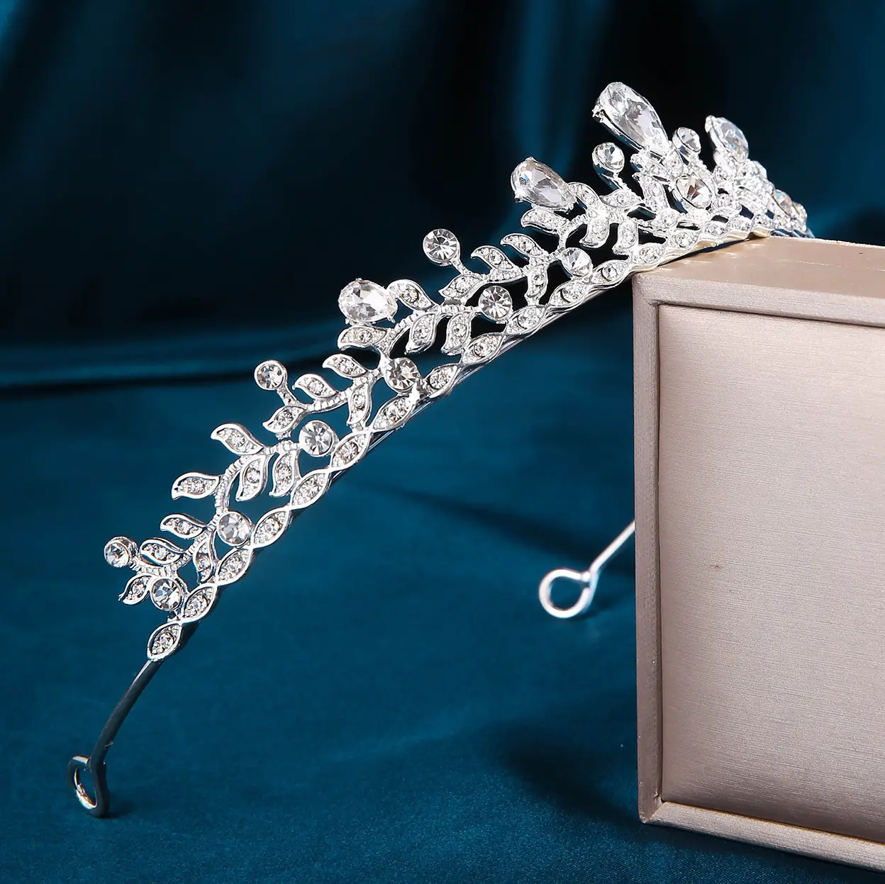 Crystal Queen Hairband for Weddings Brides Crown — feature 10