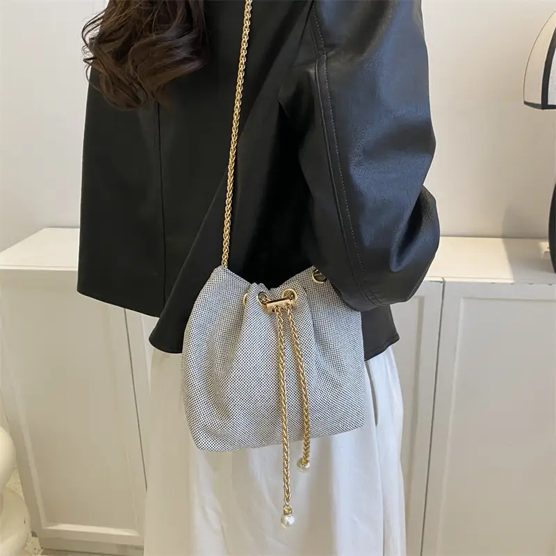 Women's Pearl Chain Straw Bucket Bag 2025 - Image 9