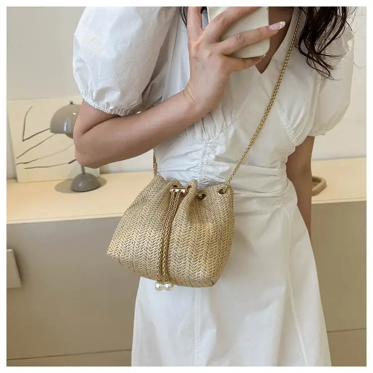 Women's Pearl Chain Straw Bucket Bag 2025 — feature 10