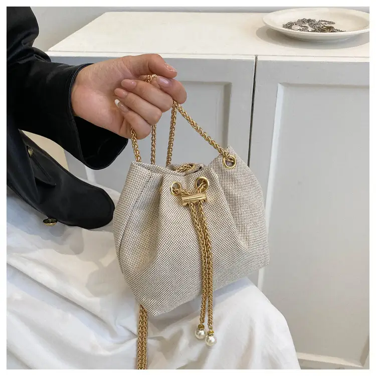 Women's Pearl Chain Straw Bucket Bag 2025 — feature 13