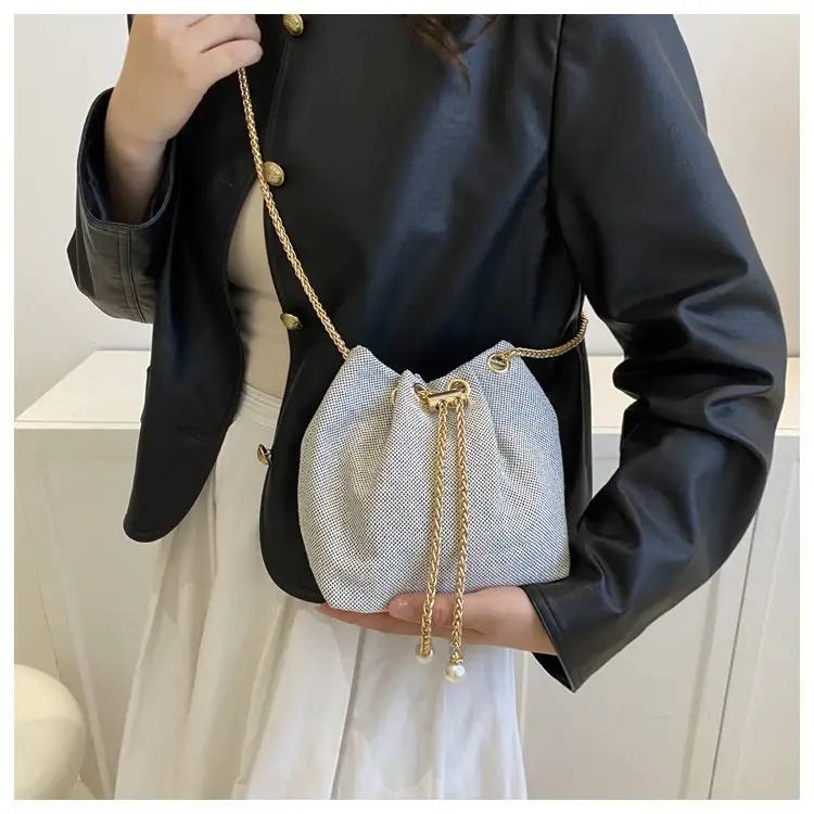 Women's Pearl Chain Straw Bucket Bag 2025 — feature 15