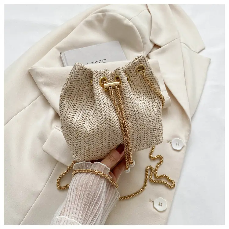 Women's Pearl Chain Straw Bucket Bag 2025 — feature 18
