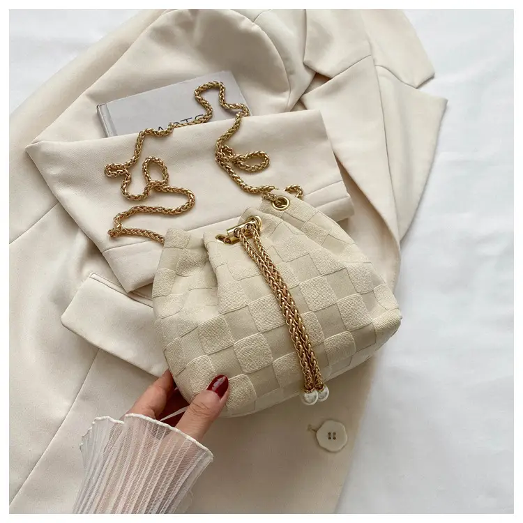Women's Pearl Chain Straw Bucket Bag 2025 — feature 20