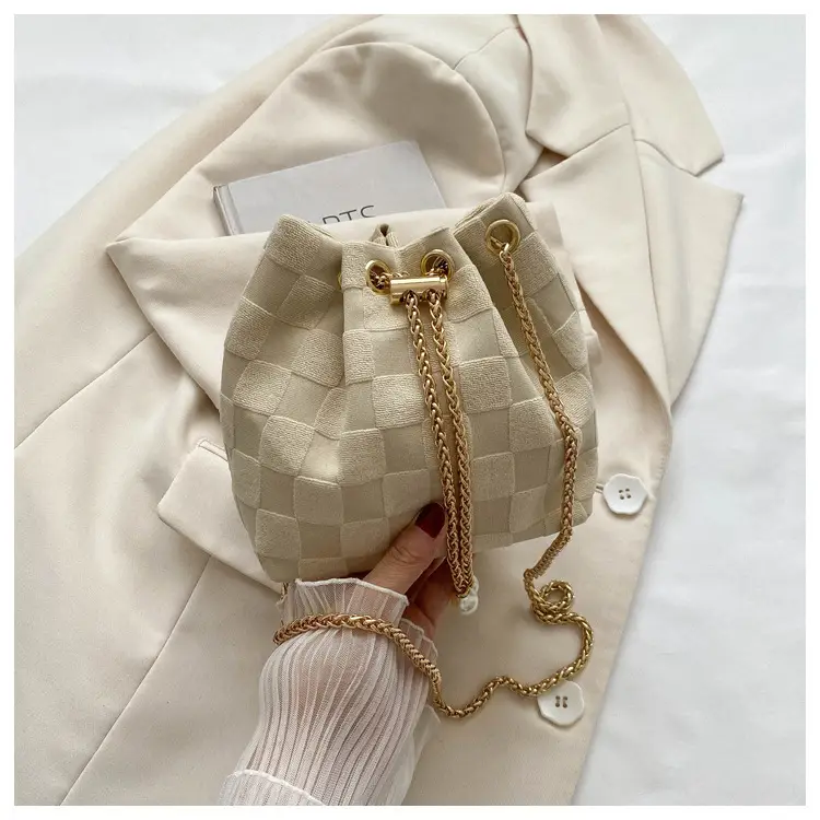 Women's Pearl Chain Straw Bucket Bag 2025 — feature 21