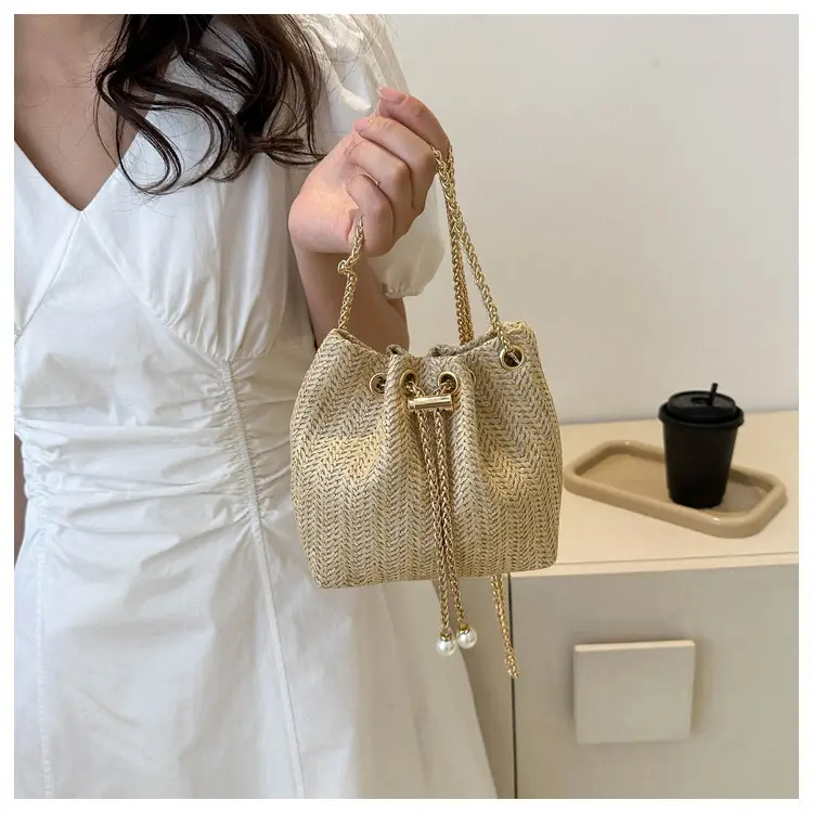 Women's Pearl Chain Straw Bucket Bag 2025 — feature 7