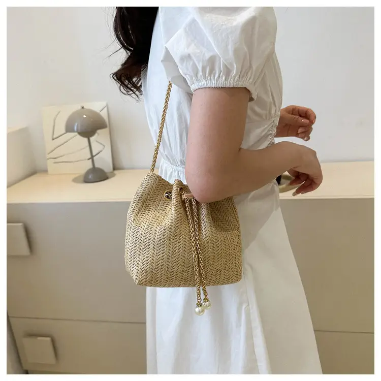 Women's Pearl Chain Straw Bucket Bag 2025 — feature 8