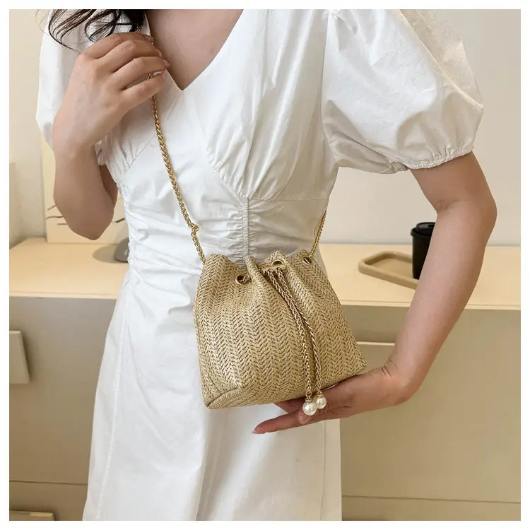 Women's Pearl Chain Straw Bucket Bag 2025 — feature 9