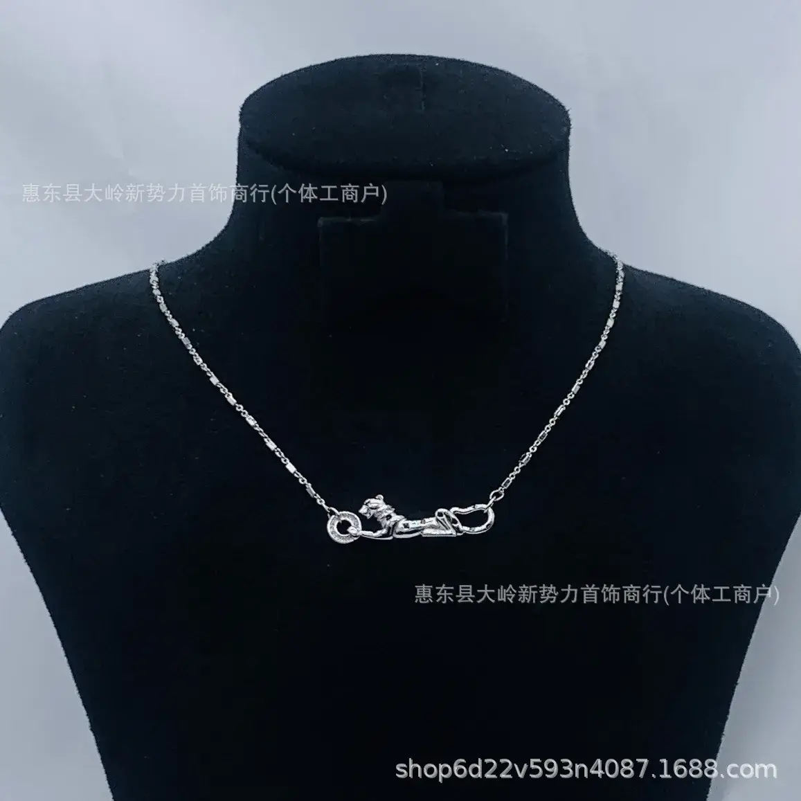 Gold Rhinestone Necklace Set for Women Simple Design - Image 5