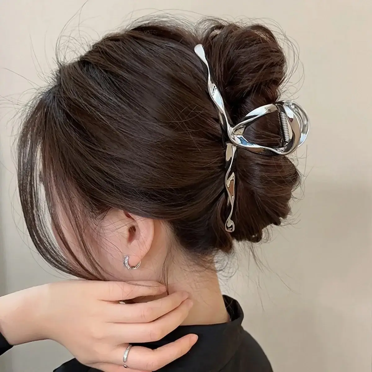 Summer Metal Hairpin Clip for Women with Sparkle Design - Image 11