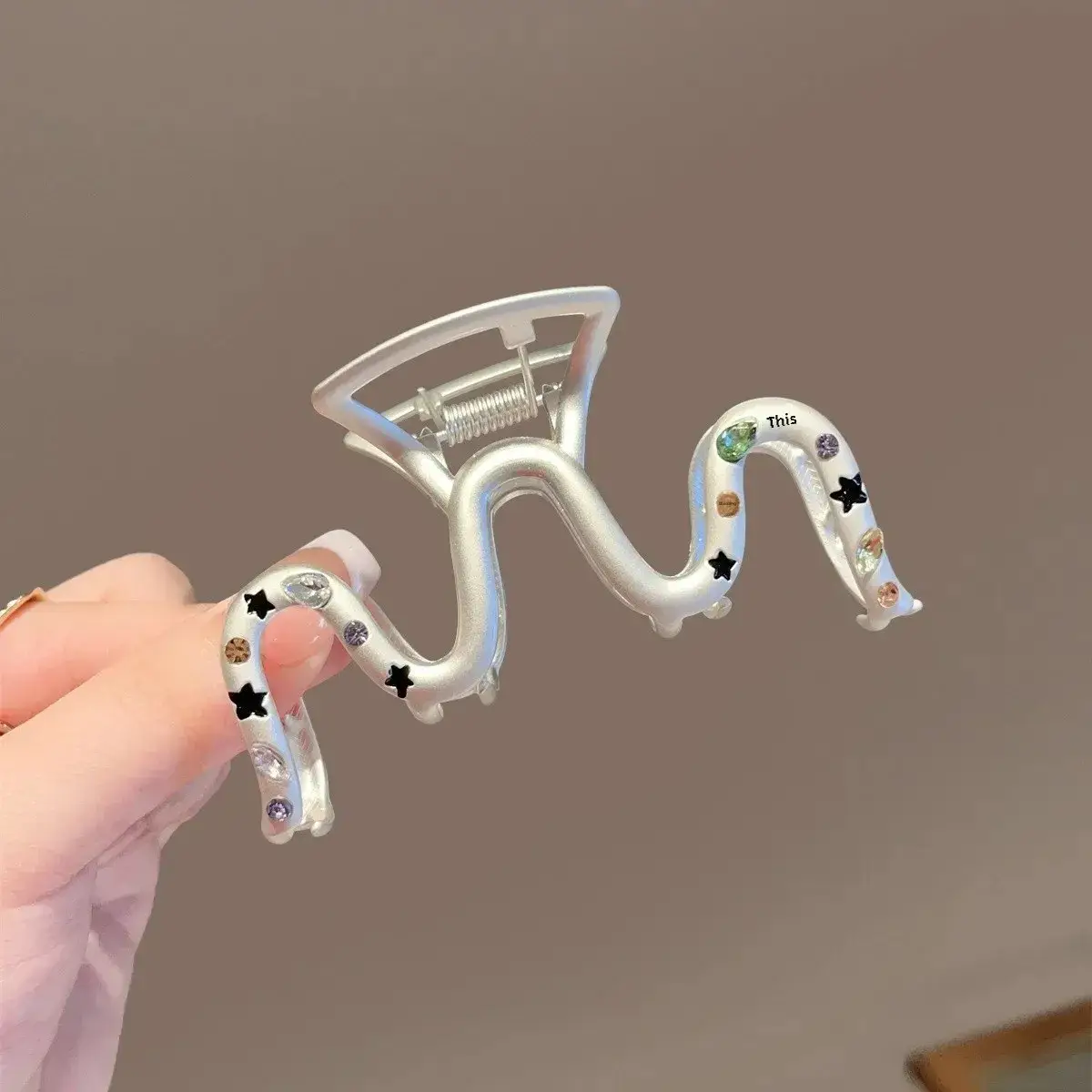 Summer Metal Hairpin Clip for Women with Sparkle Design - Image 20