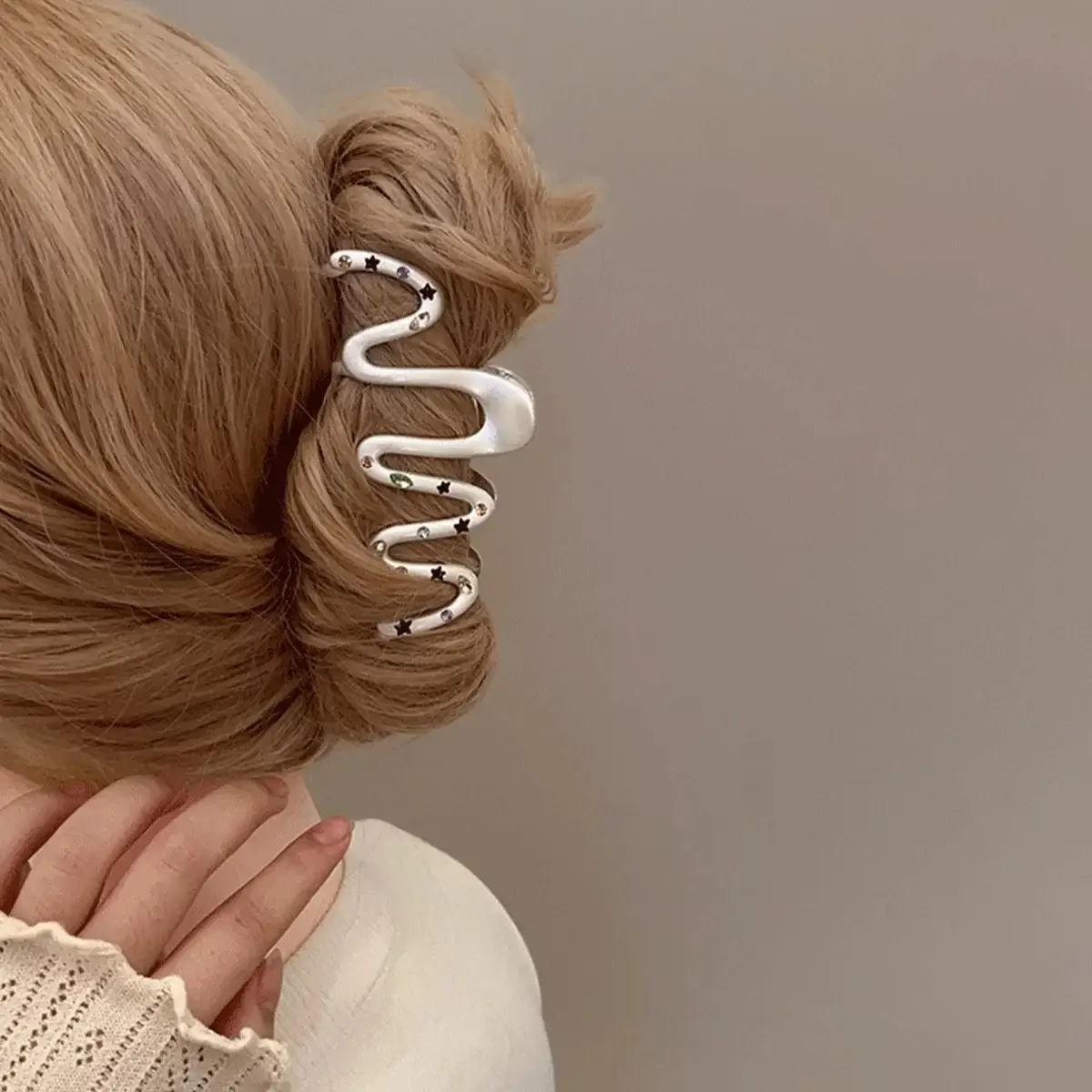 Summer Metal Hairpin Clip for Women with Sparkle Design - Image 21