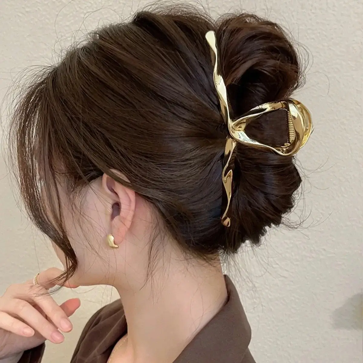 Summer Metal Hairpin Clip for Women with Sparkle Design - Image 4