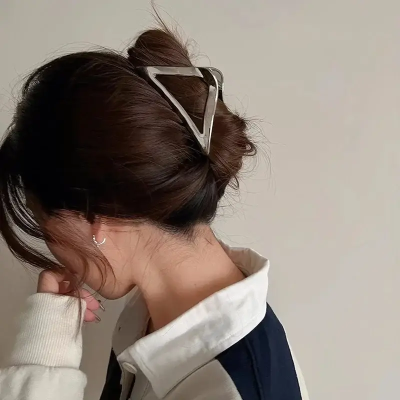 Summer Metal Hairpin Clip for Women with Sparkle Design - Image 6