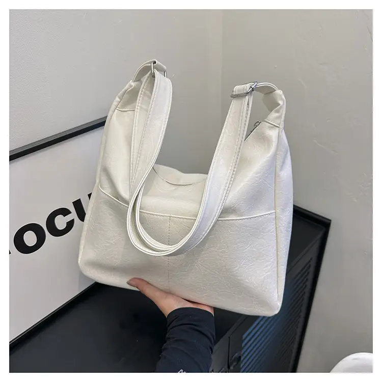 Black Leather Shoulder Bag for Women 2024 — feature 8