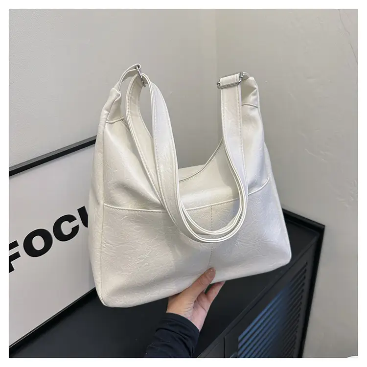 Black Leather Shoulder Bag for Women 2024 — feature 9