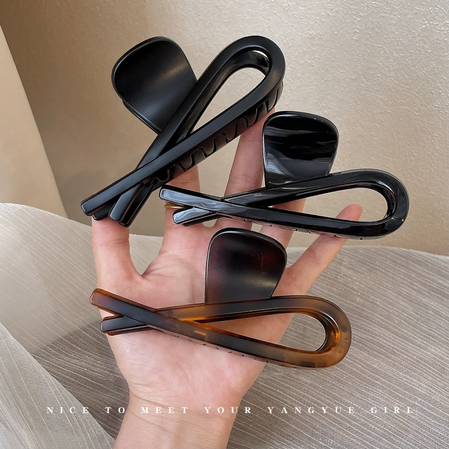 Large Retro Shark Hair Clip for Women Black Acrylic - Image 8