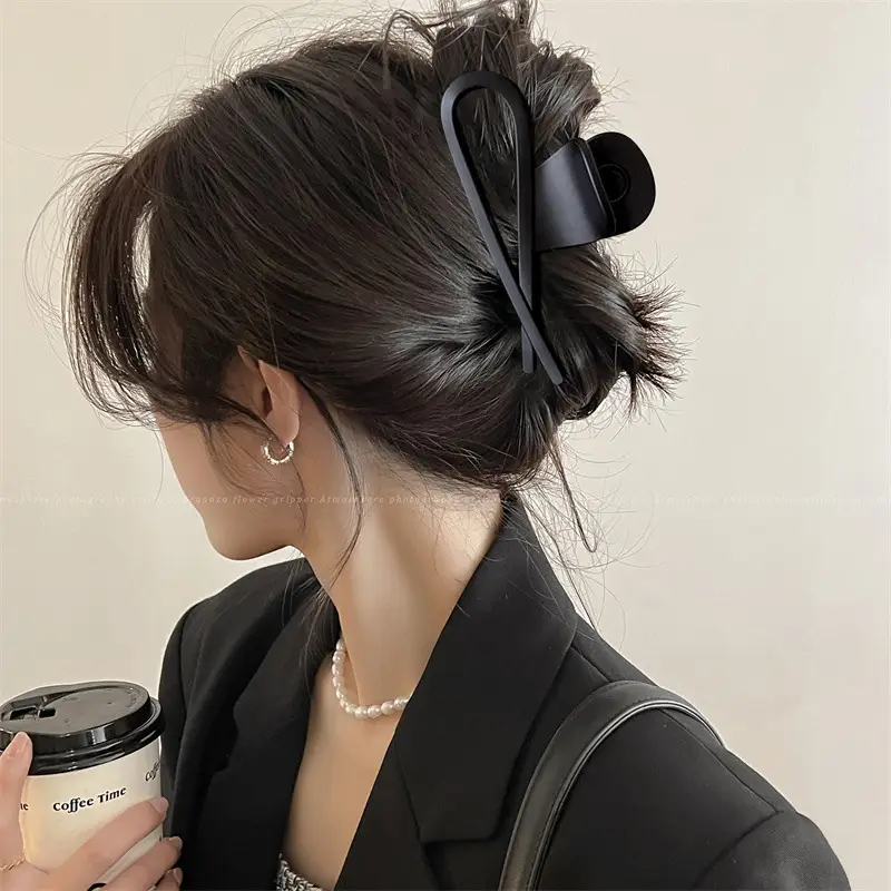 Large Retro Shark Hair Clip for Women Black Acrylic - Image 9