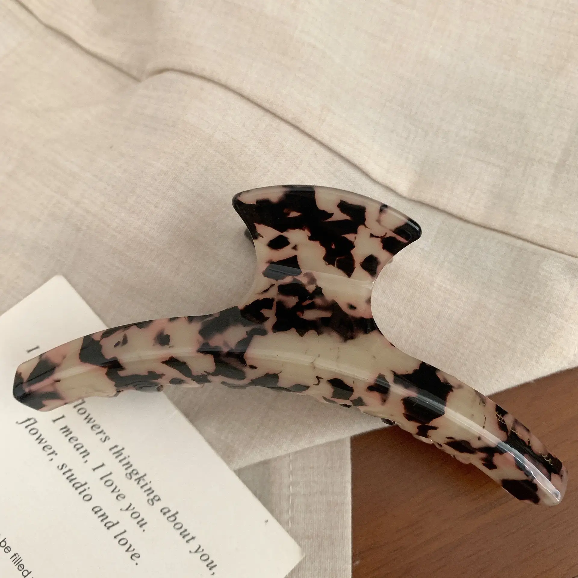 2025 New Classy French Acetic Acid Hair Clip Extra Large Back Head Shark Clip — feature 5