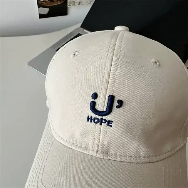 Beige Letter Baseball Cap Women's Korean-style Wide Brim Big Face Cap — feature 19