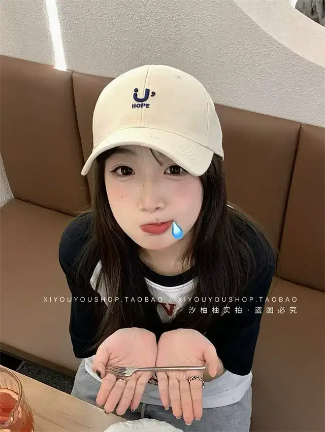 Beige Letter Baseball Cap Women's Korean-style Wide Brim Big Face Cap — feature 4