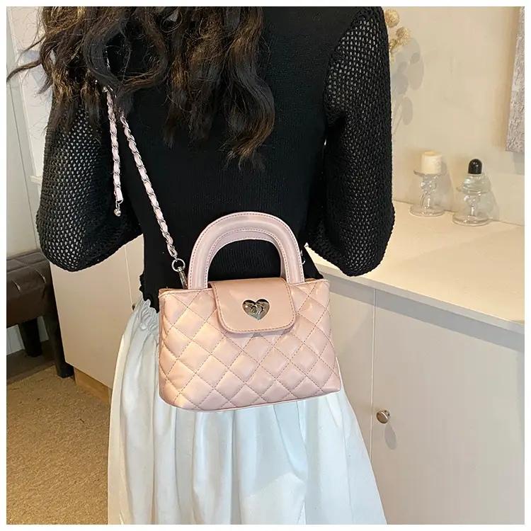Quilted Chain Shoulder Bag for Women 2026 — feature 49