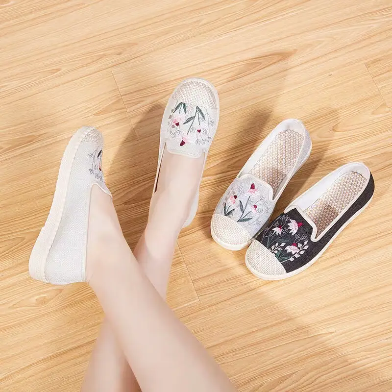 Spring and Summer New Old Beijing Cloth Shoes Women's Shoes Canvas Shoes Non-slip Soft Sole Slip-on Shoes Comfortable All-match Fisherman Shoes - Image 4