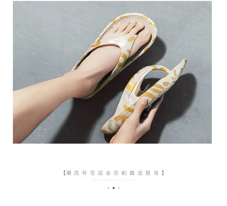 2024 Men's Printed Black Sandals with Gold Design — feature 3