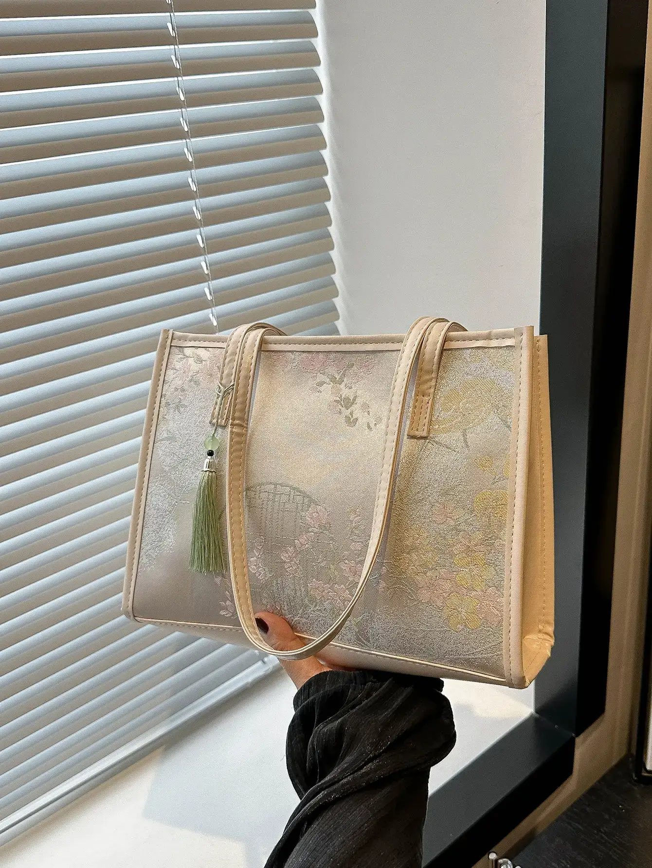 New Chinese Embroidered Tassel Bag for Women
