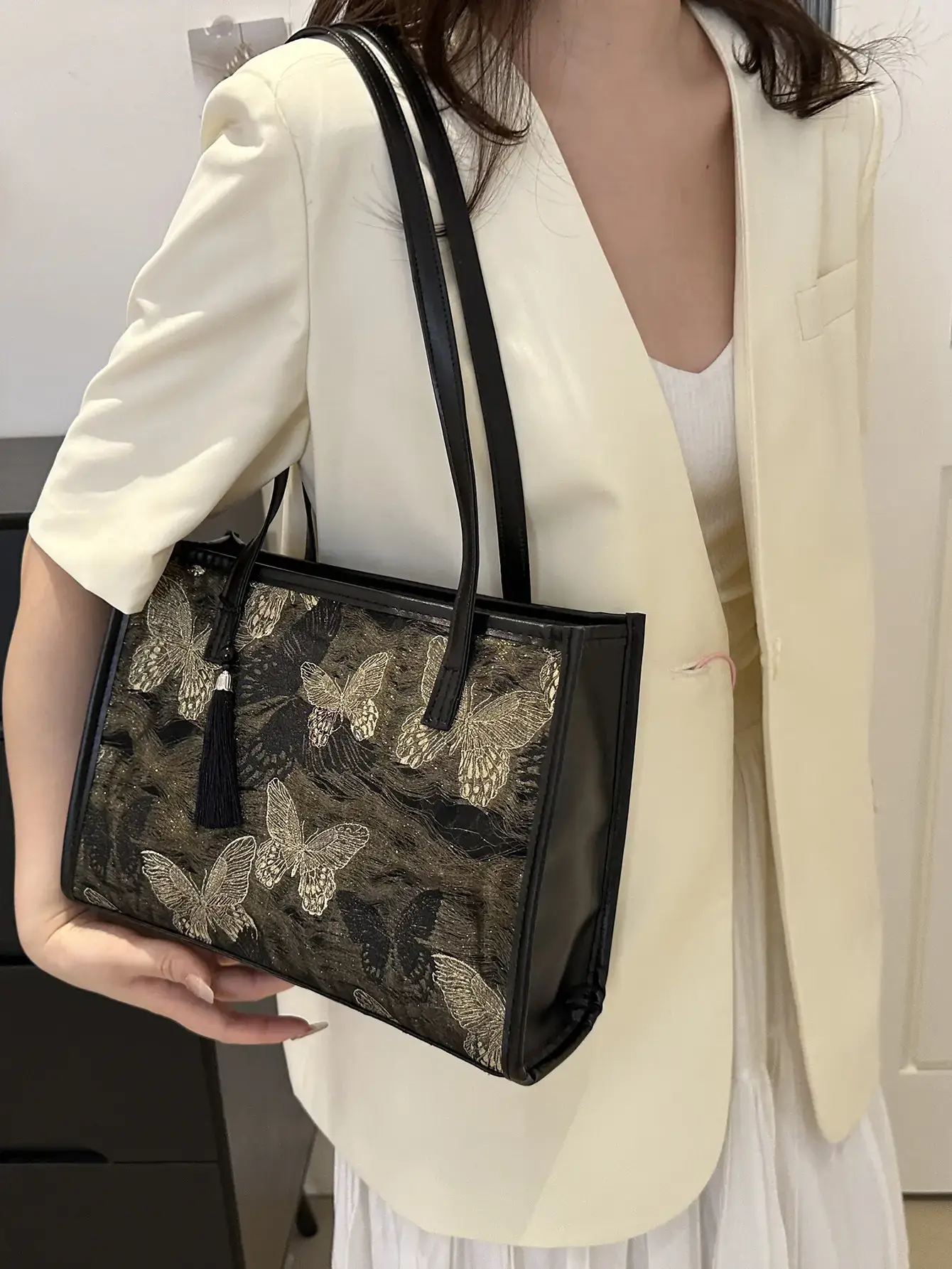 New Chinese Embroidered Tassel Bag for Women