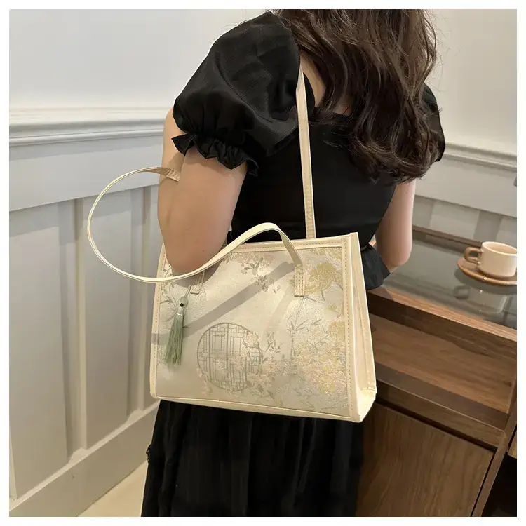 New Chinese Embroidered Tassel Bag for Women — feature 10