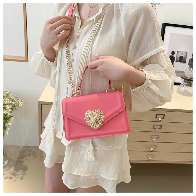 Women's Heart Gold Chain Shoulder Bag Black 2024 — feature 16