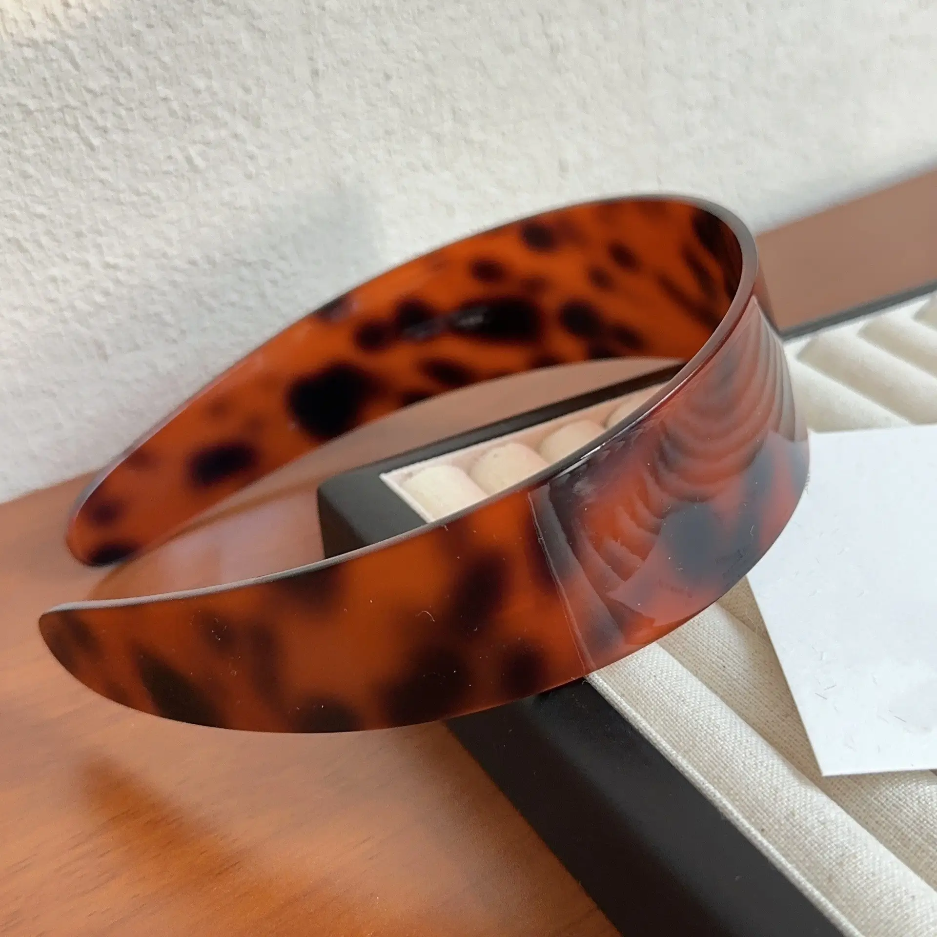 Leopard Print Wide Bristle Headband with Teeth - Image 4