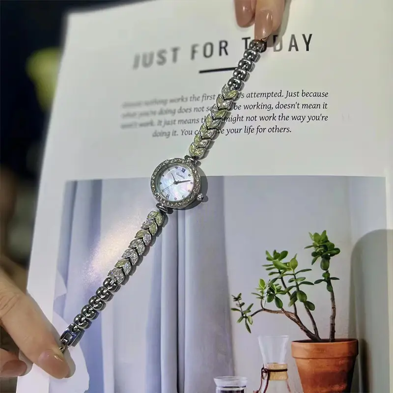 French Niche Women's Diamond Mermaid Watch — feature 4