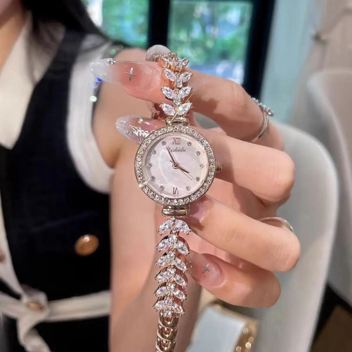 French Niche Women's Diamond Mermaid Watch — feature 9
