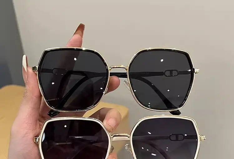 Women Face-Slimming UV Protection Sunglasses 2026 — feature 12