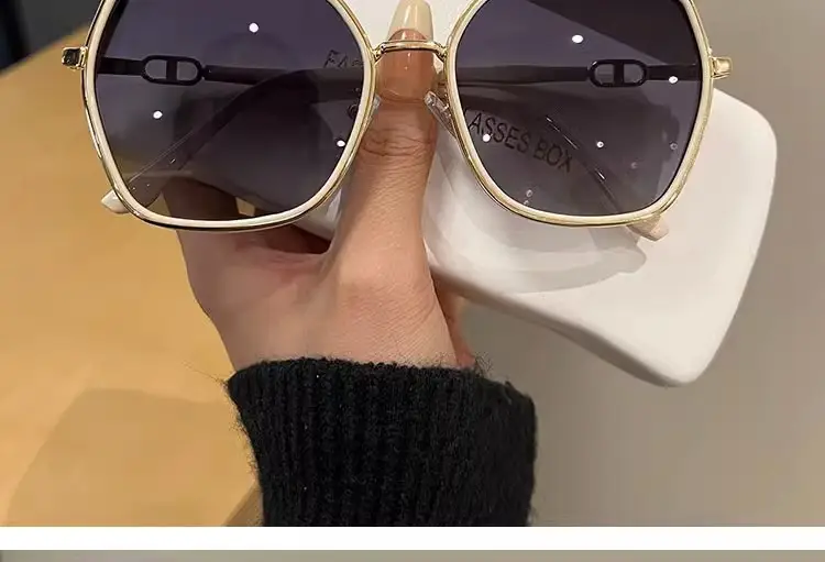 Women Face-Slimming UV Protection Sunglasses 2026 — feature 14