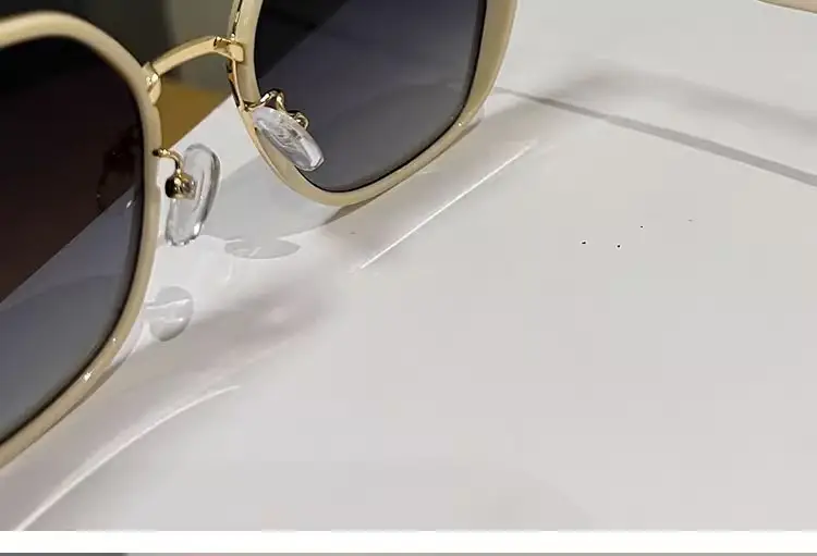 Women Face-Slimming UV Protection Sunglasses 2026 — feature 17