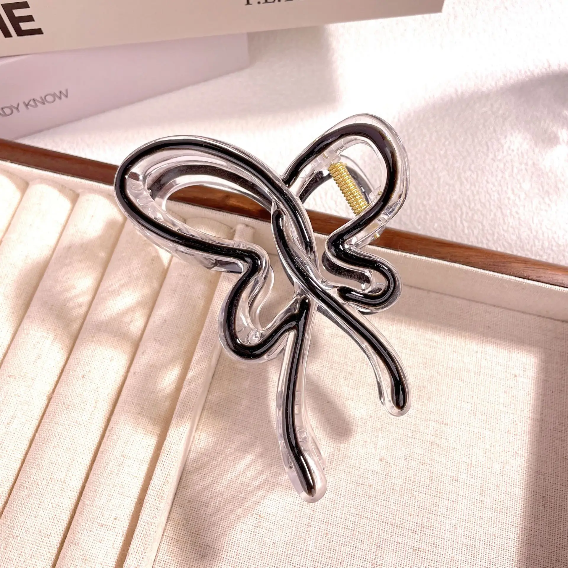 New Sweet Cool Wind Gradient Hollow Butterfly Hairpin - Image 10