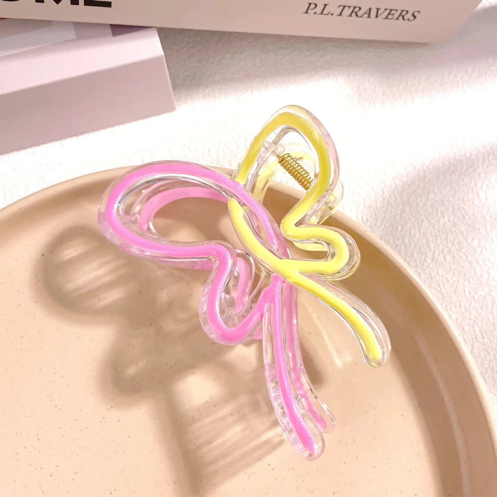 New Sweet Cool Wind Gradient Hollow Butterfly Hairpin - Image 3