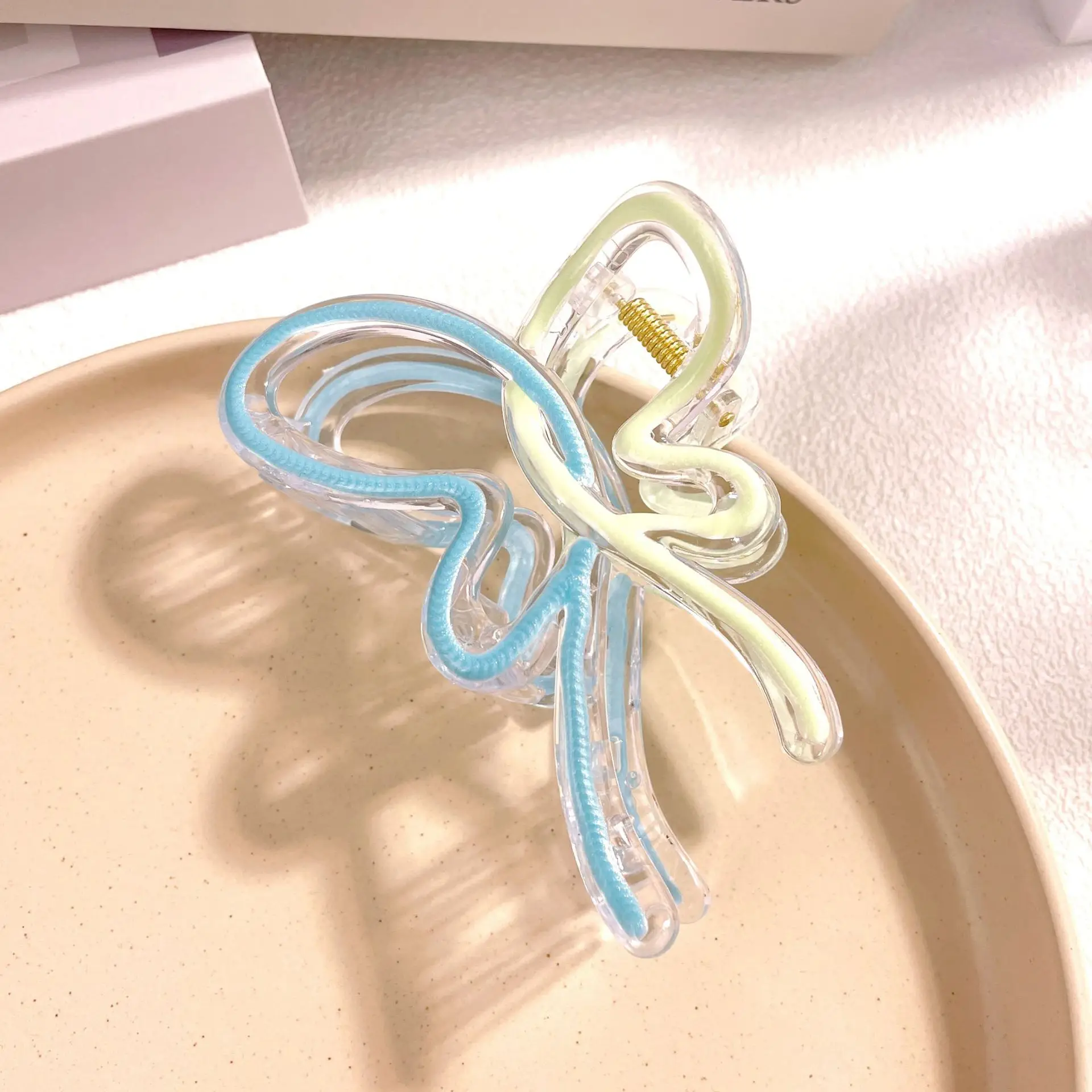 New Sweet Cool Wind Gradient Hollow Butterfly Hairpin - Image 5