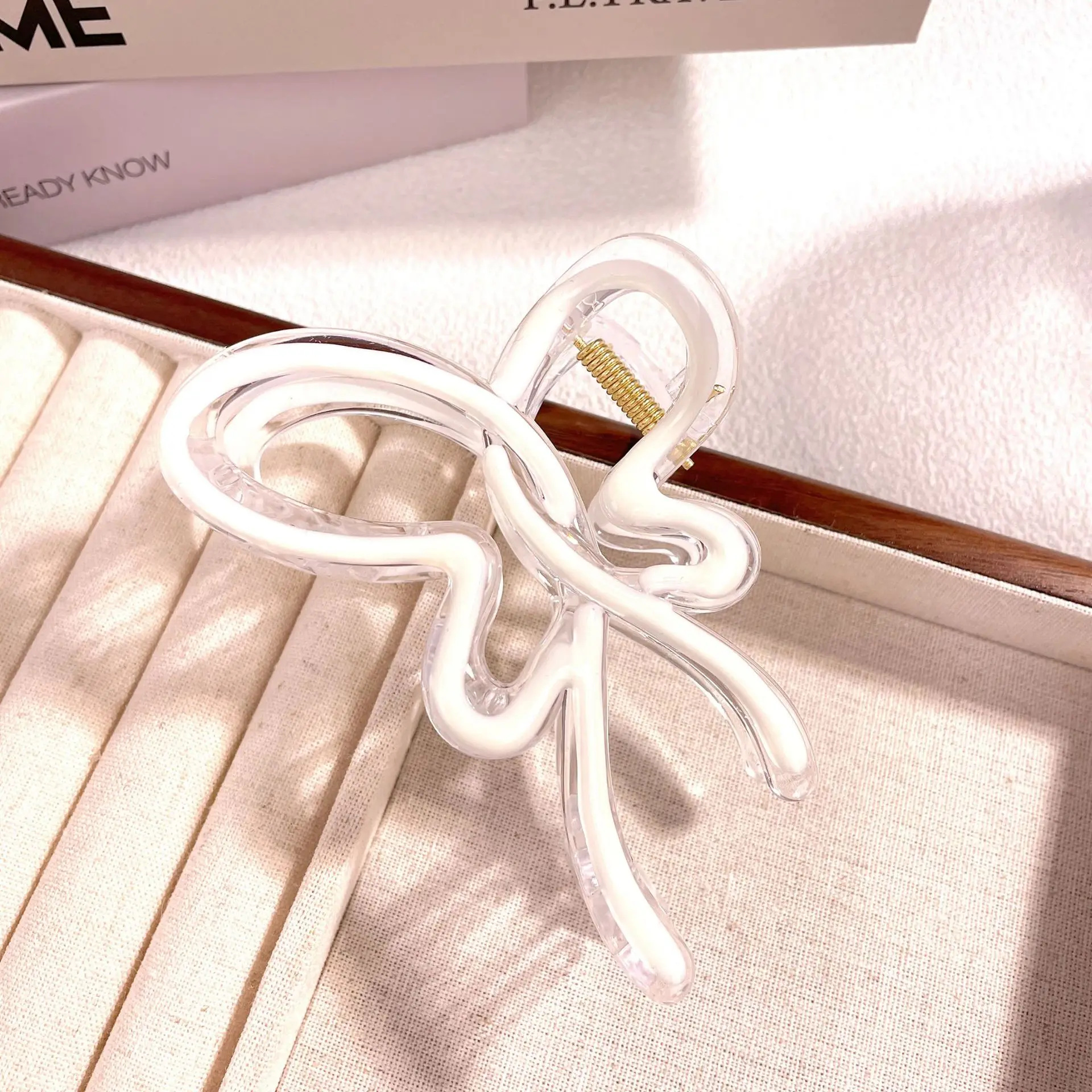New Sweet Cool Wind Gradient Hollow Butterfly Hairpin - Image 8