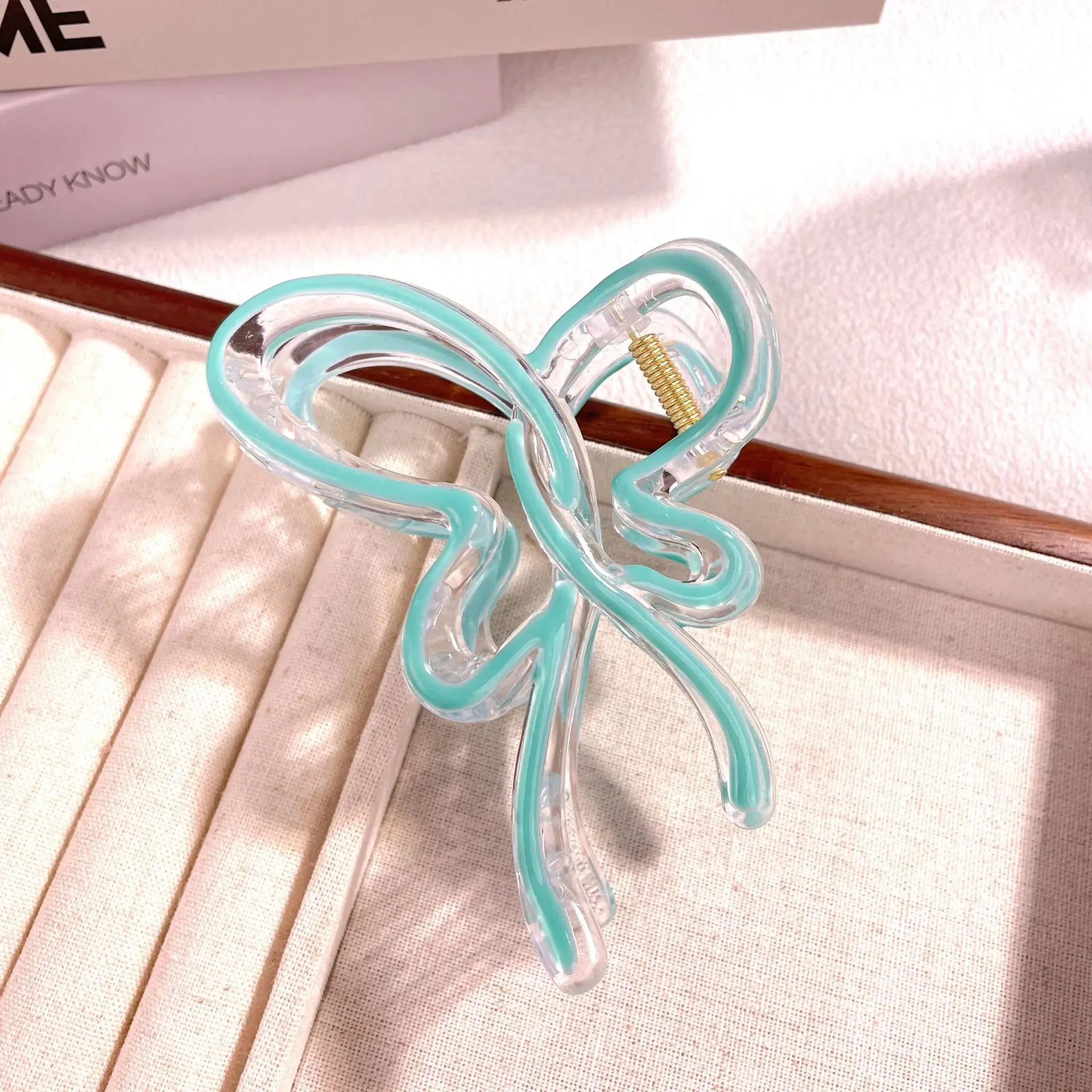 New Sweet Cool Wind Gradient Hollow Butterfly Hairpin - Image 9