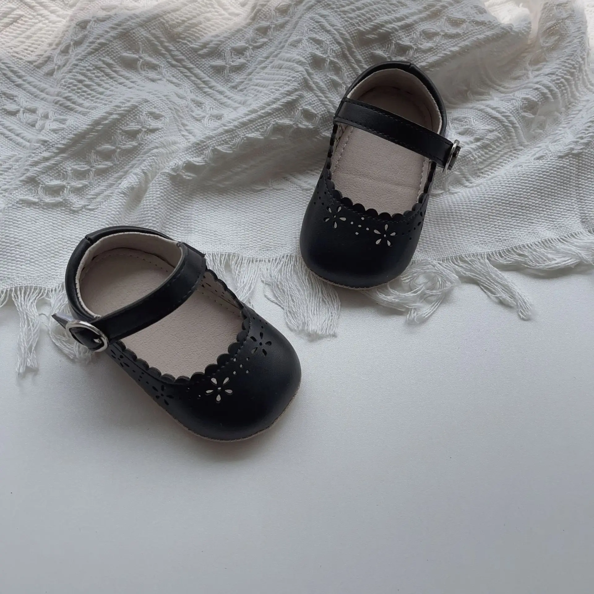 Red Flower Hollow Baby Sandals for Girls — feature 11
