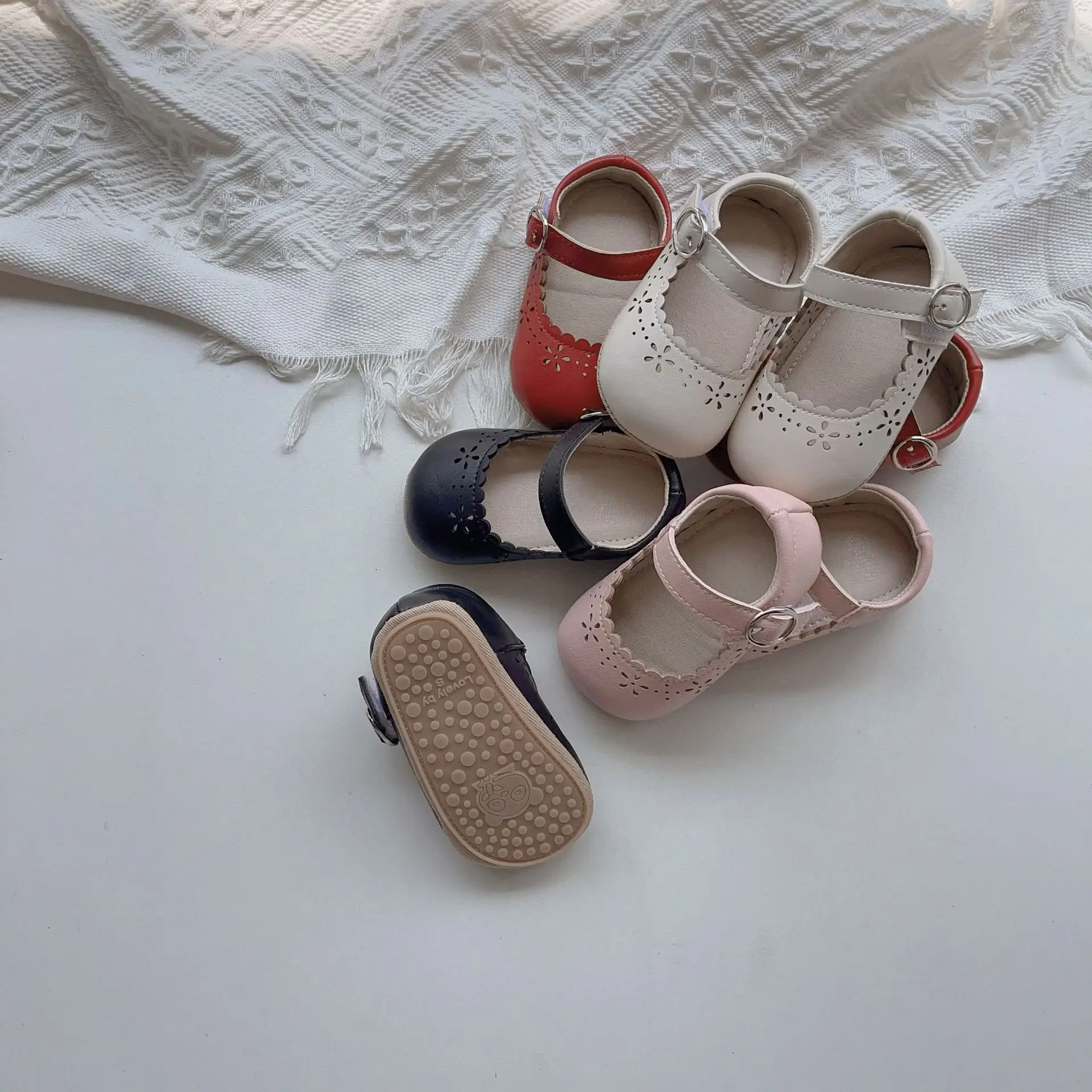 Red Flower Hollow Baby Sandals for Girls — feature 16